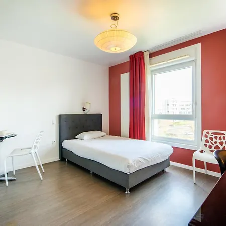 706 - L'herblinois - Wifi - Proche Tram Apartment